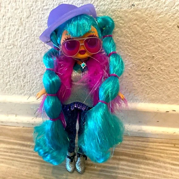 (1x) L.O.L Surpise OMG Winter Disco Doll Cosmic Queen Doll - Picture 6 of 16